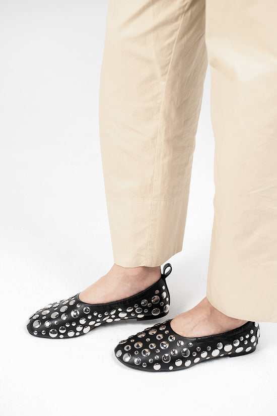 STUDDED RIAD FLAT